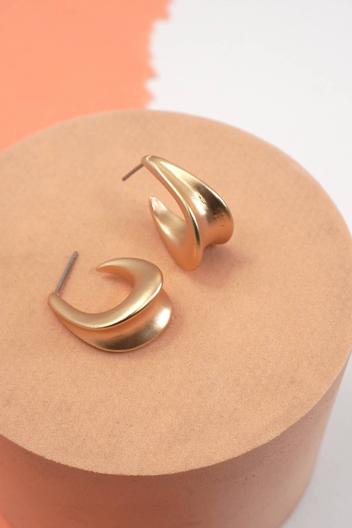 UPSCALE MATTE GOLD OVAL HUGGIE HOOP EARRINGS