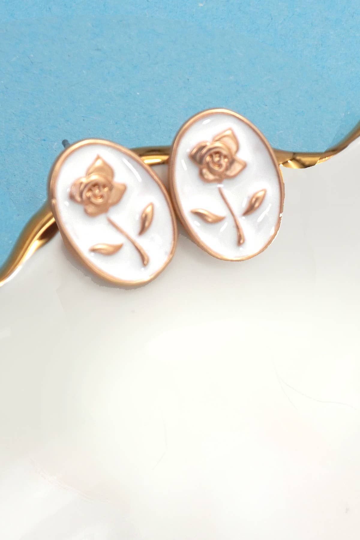 FLOWER GOLD EDGE STUD EARRING