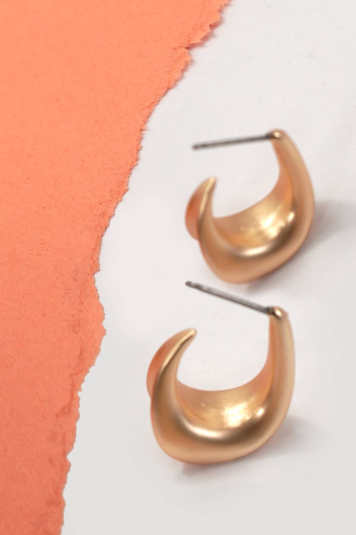 UPSCALE  MATTE GOLD OVAL HUGGIE HOOP EARRINGS