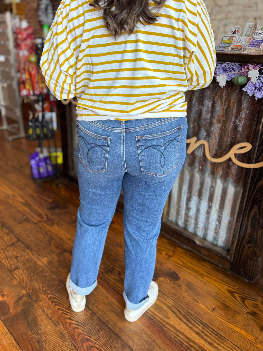 Judy Blue Mid-Rise Boyfriend Cuffed Jeans