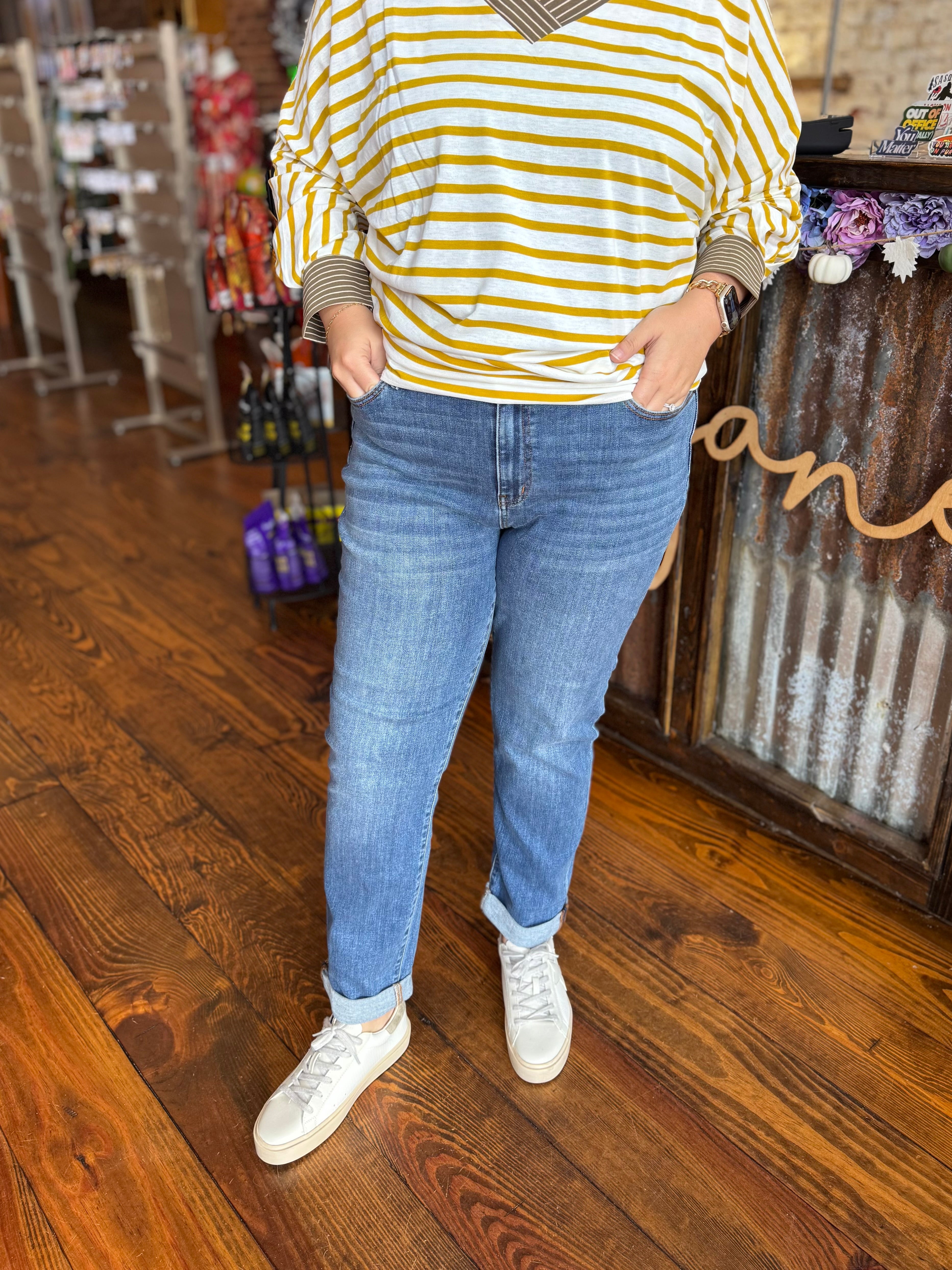 Judy Blue Mid-Rise Boyfriend Cuffed Jeans