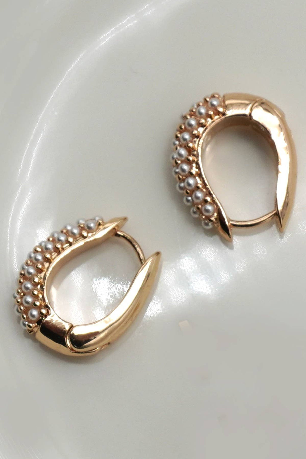 OVAL PEARL GOLD HUGGIE HOOP EARRINGS