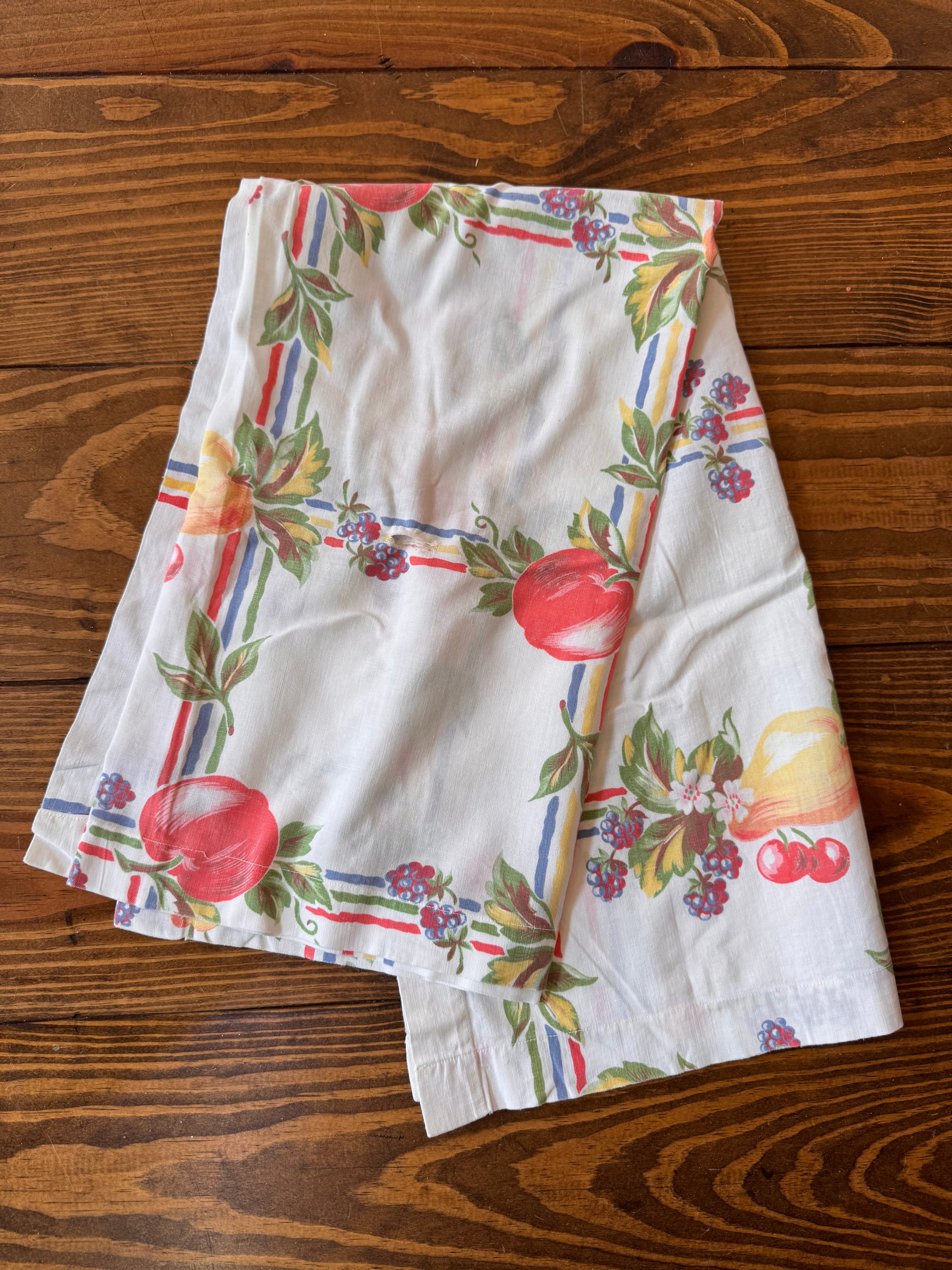 Gingham Fruit Tablecloth (37x41)