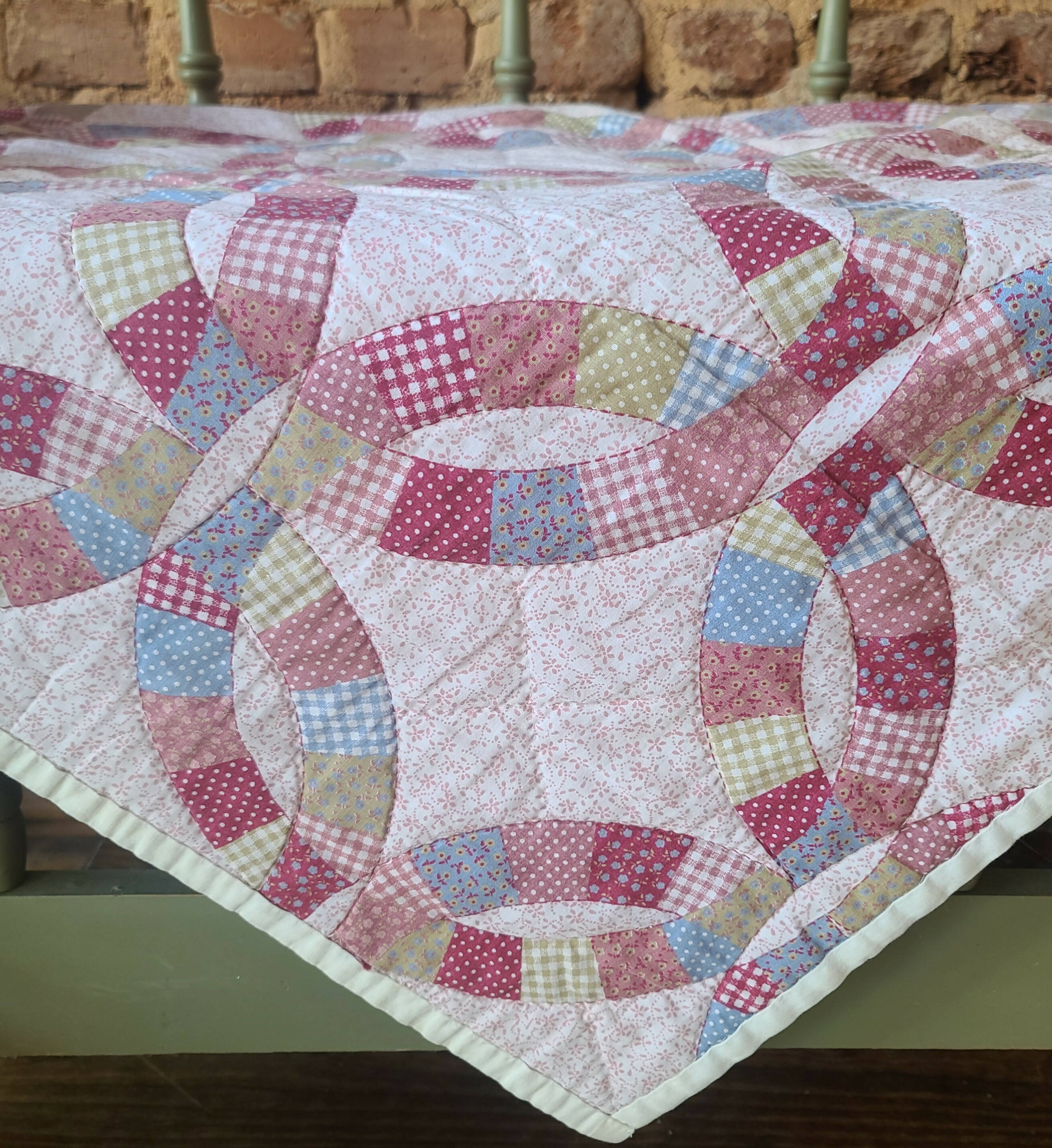 Quilt - Double Wedding Ring (42x42)